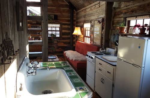 Chico Cabin | Cozy, Rustic Cabins near Chico Hot Springs & only 35 mins to YELLOWSTONE PARK!