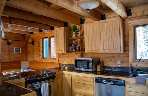 Bozeman House | Cozy Rustic Mountain Cabin | Breathtaking Views