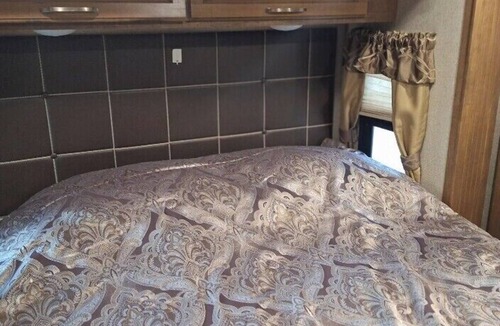 Shining Mountains House | Cozy RV with 1 bedroom and WiFi, AC in Soothing Ennis