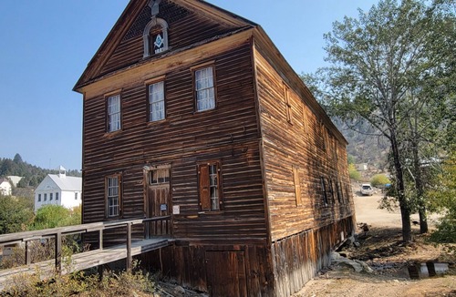 Jordan Valley House | Cozy RV1 with WiFi and AC near Owyhee Reservoir, Leslie's gulch, Three Forks.
