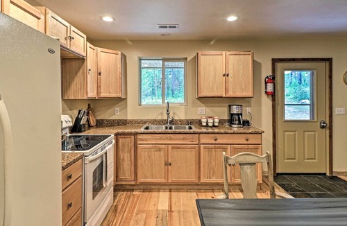 West Glacier Cabin | Cozy & Secluded Cabin - 4 Mi to Glacier Nat'l Park
