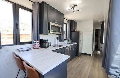 Orderville Apartment | Cozy Single Container Retreat | 25 min to Zion NP