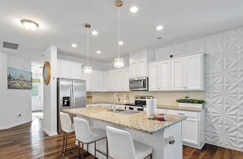 Bowling Green House | Cozy single-family home + fenced backyard + Office