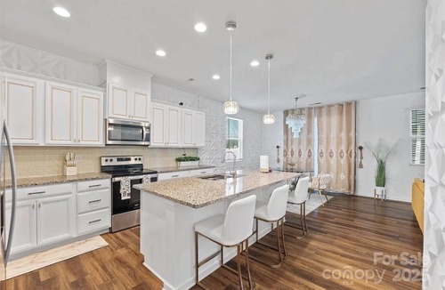 Bowling Green House | Cozy single-family home + fenced backyard + Office