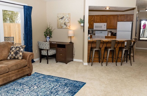 Helena Condo | Cozy single level
