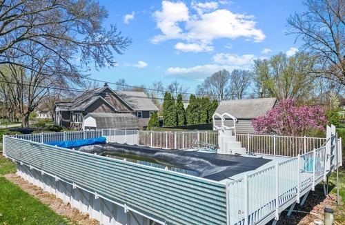 Speedway House | Cozy Speedway Basement. Pet Friendly