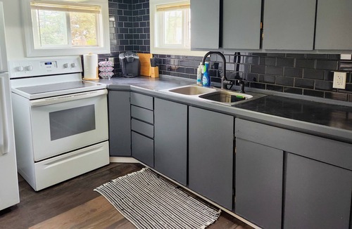 Dickinson Condo | Cozy stay near Dickinson State University