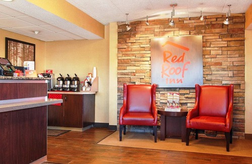North Canton House | Cozy Stay Near Westfield Belden Village Mall, Conveniently Located for You
