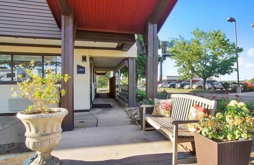 North Canton House | Cozy Stay Near Westfield Belden Village Mall, Conveniently Located for You
