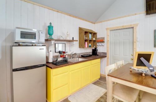 Higden Apartment | Cozy Studio Cabin about 1 Mi to Greers Ferry Lake!