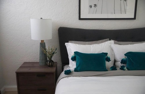 Rampart Village Apartment | Cozy Studio CDC Near Hollywood