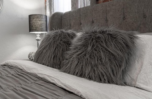 Larchmont Apartment | COZY STUDIO, FELL HOLLYWOOD VIBE ( 107 )