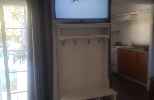 Chatsworth Apartment | Cozy studio in fabulous Los Angeles with AC, WiFi