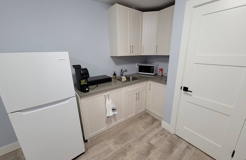 Saanich West Apartment | Cozy Studio Suite