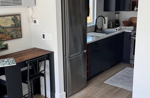 Helena West Side Apartment | Cozy studio with modern kitchen in unit laundry and AC close to hiking trails.