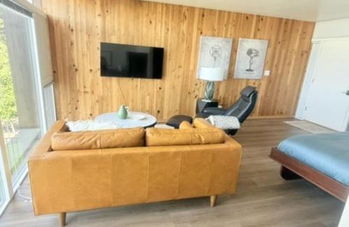 Cliff - Cannon Apartment | Cozy Studio with Parking, and Kitchen