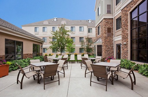 Eagan Condo | Cozy Suite in Eagan | Free Wifi, Parking & Gym!