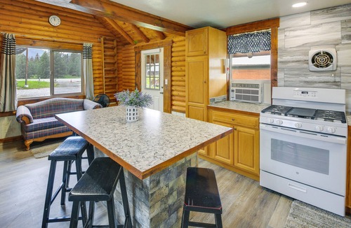 Thompson Falls Cabin | Cozy Thompson Falls Cabin w/Mountain Views