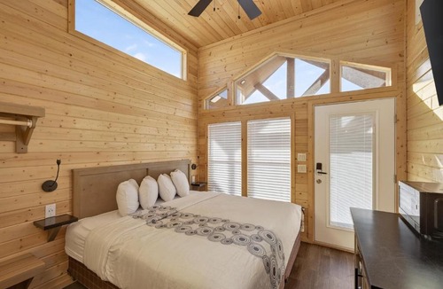 Page Apartment | Cozy Tiny Home With Loft