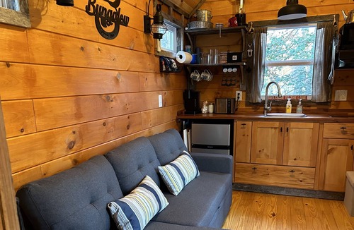 Lake Wylie Cabin | Cozy Tiny House - Lake Front Getaway.