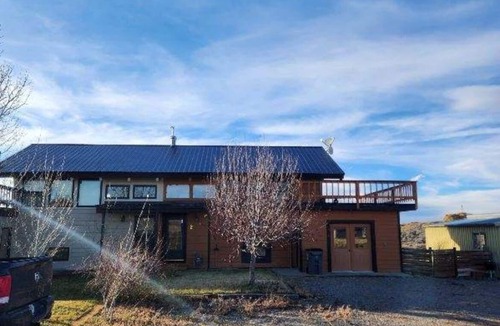Walden House | Cozy townhome with WiFi in Walden. Dog friendly with fenced backyard.