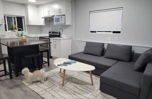Fleetwood House | Cozy two bedroom appartment near skytrain station