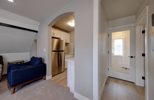 Sheridan Apartment | Cozy, upstairs, fully remodeled 1-bedroom apartment. With AC and WiFi