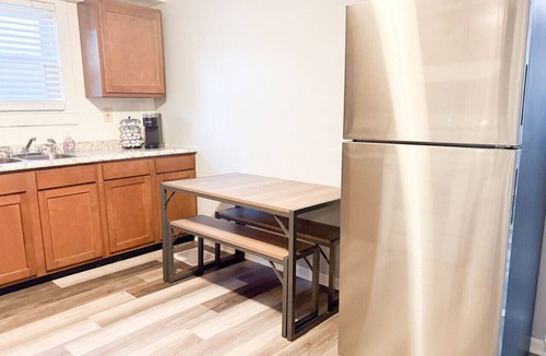 Piqua House | Cozy Urban Escape with 3 Bedrooms 1.5 bath