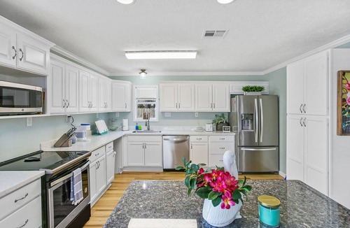 Lake Charles House | Cozy Waterfront home with canal access to Calcasieu Lake