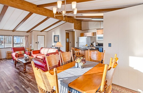Harrison House | Cozy, waterfront home on Lake Coeur d'Alene - walk to downtown Harrison