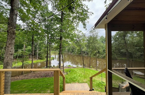 Cordova Cottage | Cozy Waterfront Retreat at McMichael Farms