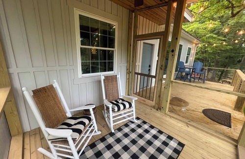 Cordova Cottage | Cozy Waterfront Retreat at McMichael Farms
