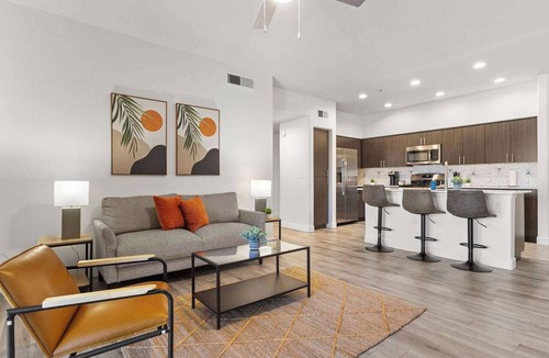 Glendale Sports and Entertainment District Apartment | CozySuites Glendale by the stadium with pool! 18