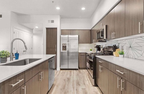 Glendale Sports and Entertainment District Apartment | CozySuites Glendale by the stadium with pool! 18