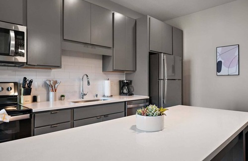 Downtown Minneapolis Apartment | CozySuites Marquee 1BR w/pool & gym | Queen bed