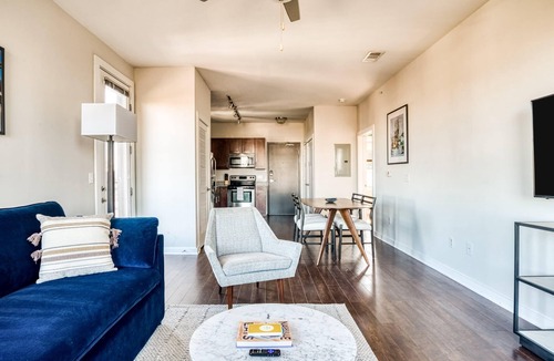 Music Row Apartment | CozySuites Music Row Spacious 2BR with free parking 16