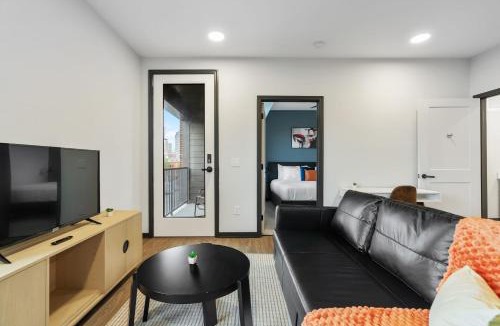 Lockerbie Square Apartment | CozySuites on Mass with garage parking #3