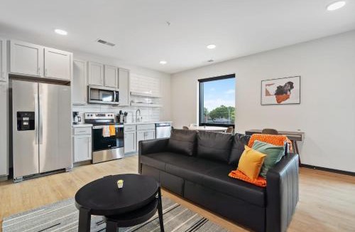Lockerbie Square Apartment | CozySuites on Mass with garage parking #6