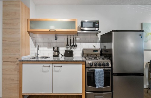 Midtown Apartment | (CPG) Serviced Studio w/Full Kitchen in Quiet Neighborhood