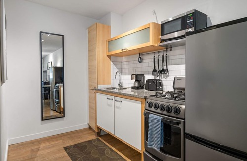 Midtown Apartment | (CPG) Serviced Studio w/Full Kitchen in Quiet Neighborhood