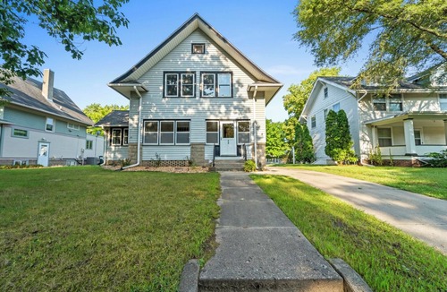 Ames House | Craftsmen Style Home near campus and downtown