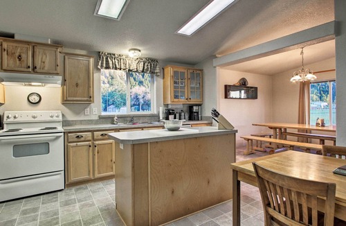 Cascade House | Craig Area Fly Fishing Hot Spot: Walk to River!