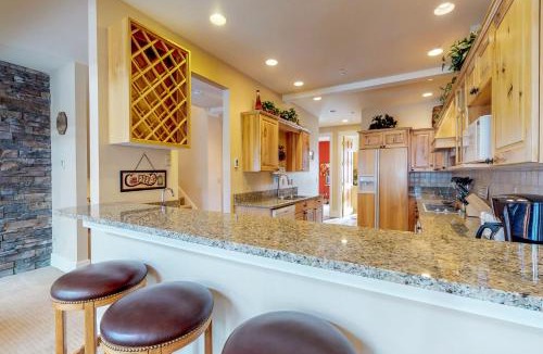 Big Sky Meadow Village Apartment | Crail Creek 607