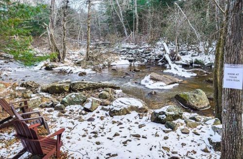 Pocono Pines House | Creek Access and Deck Family Pocono Pines Cottage