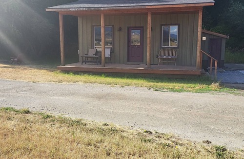 Eureka Cabin | Creek cabin