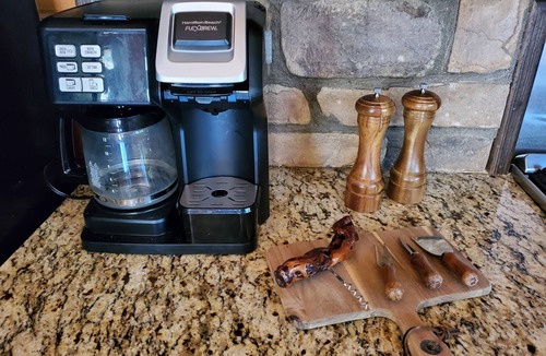 Blue Ridge Cabin | 'CREEK-N-AWESOME' Luxury Creek Cabin/Trout Fishing/Hot Tub/PET FRIENDLY