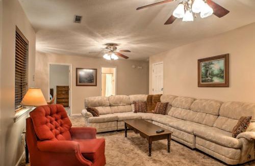 Ooltewah House | Creekfront Cabin Near Chattanooga with Hot Tub!