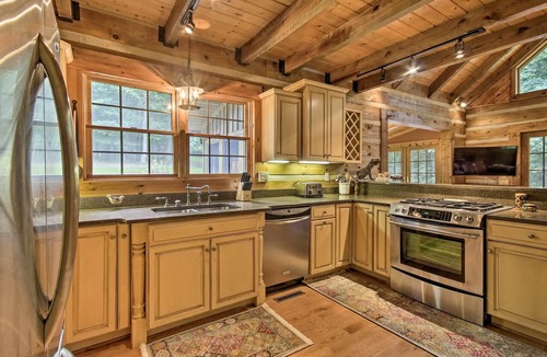 Berkeley Springs Cottage | Creekside Berkeley Springs Cabin on 35 Acres!