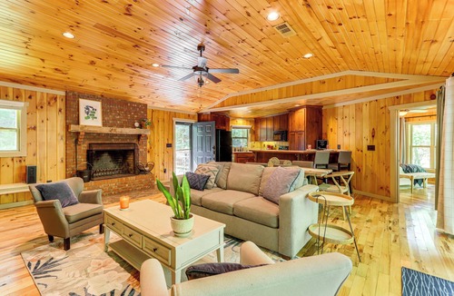 Walnut Mountain Cabin | Creekside Cabin Rental ~ 8 Mi to Downtown Ellijay!
