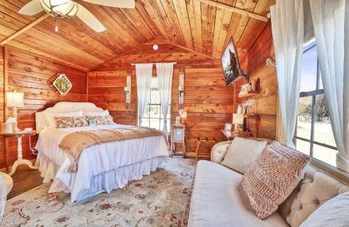 Wimberley House | Creekside Cabins - The Nest
